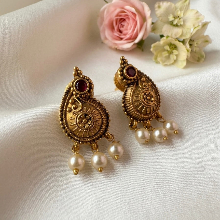 Mayoorika Necklace Set