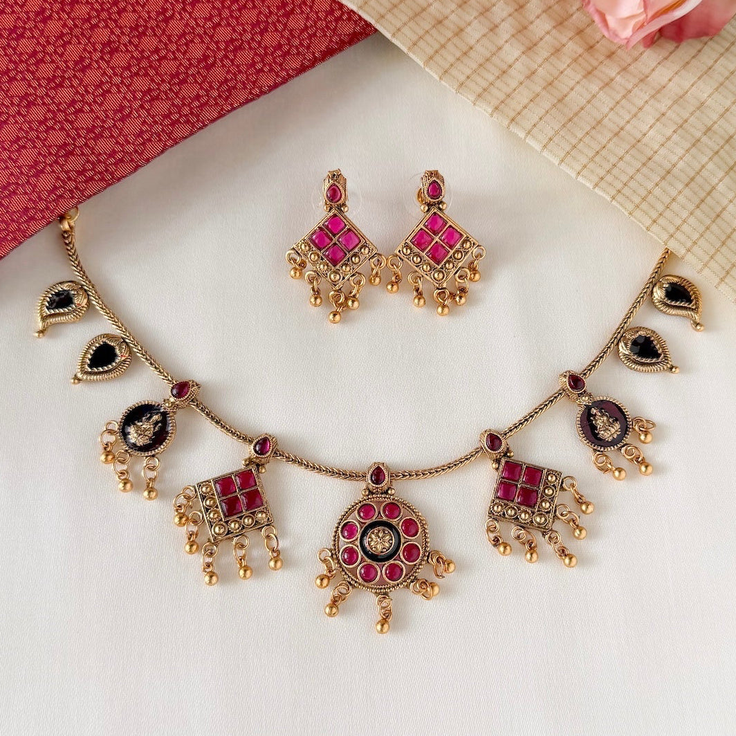 Arya Necklace Set