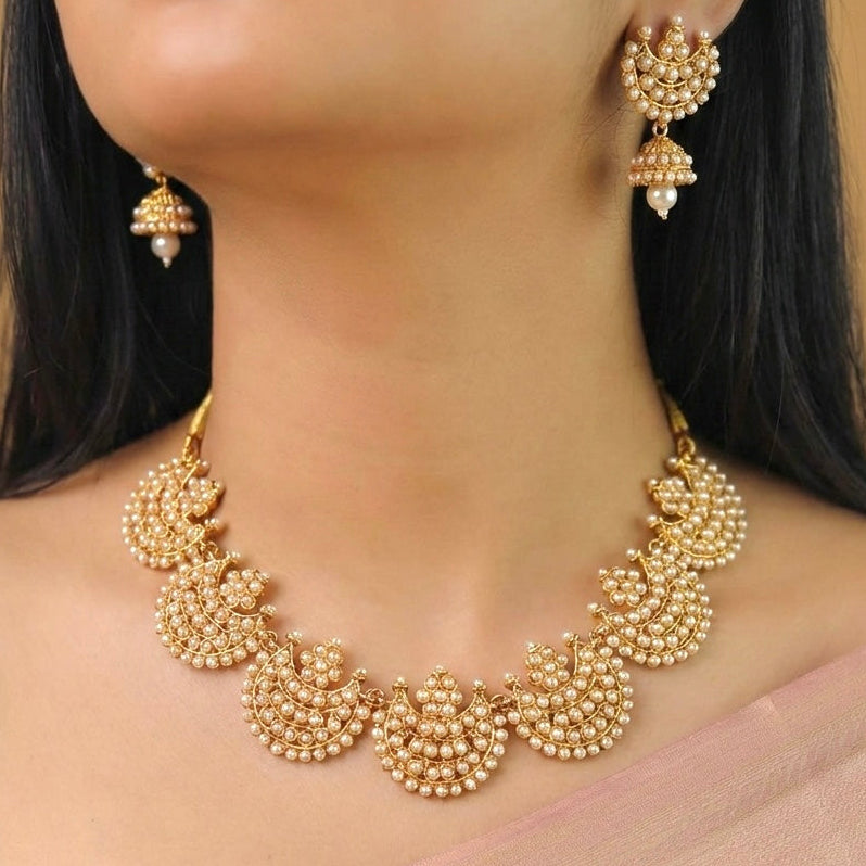Muthu Chandrika Choker
