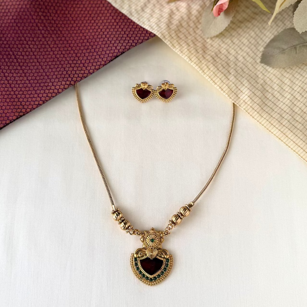 Maroon Palakka Pendant Set