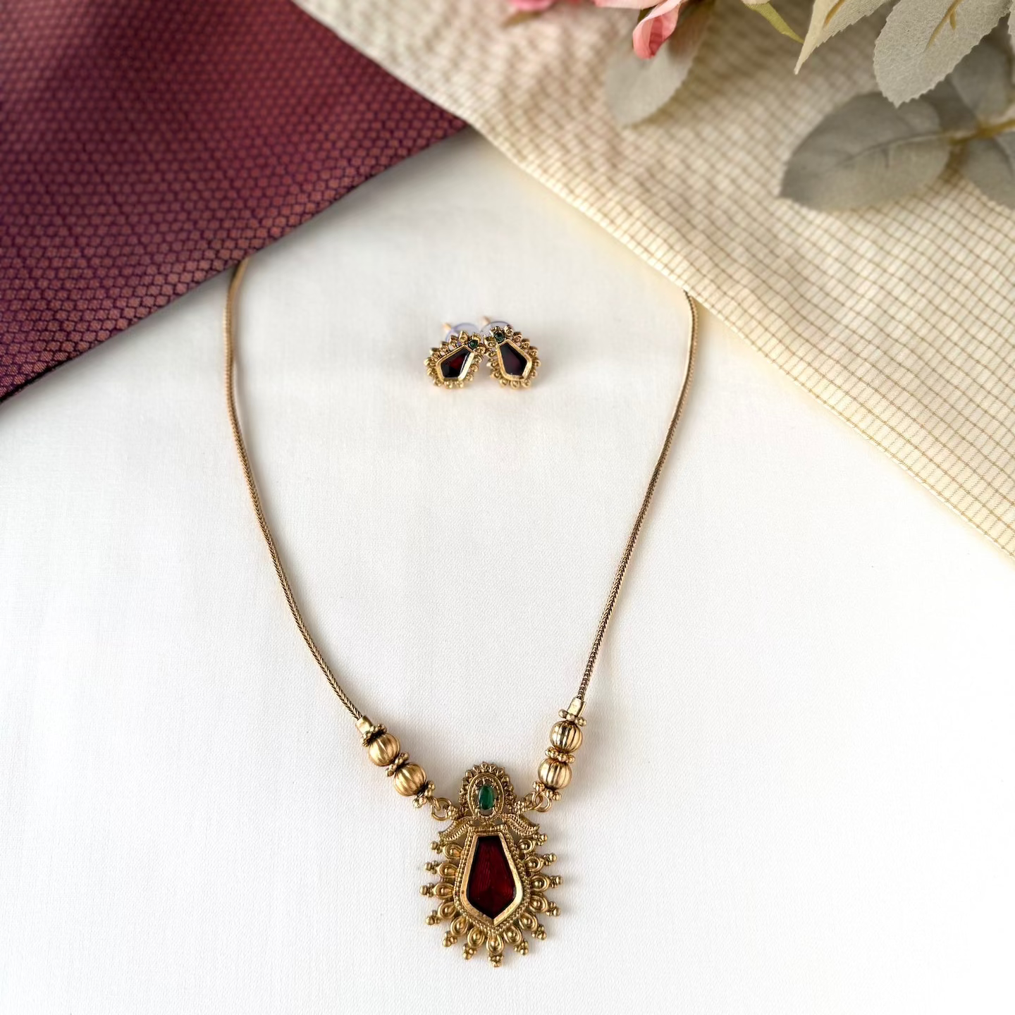 Maroon Nagapadam Pendant Set