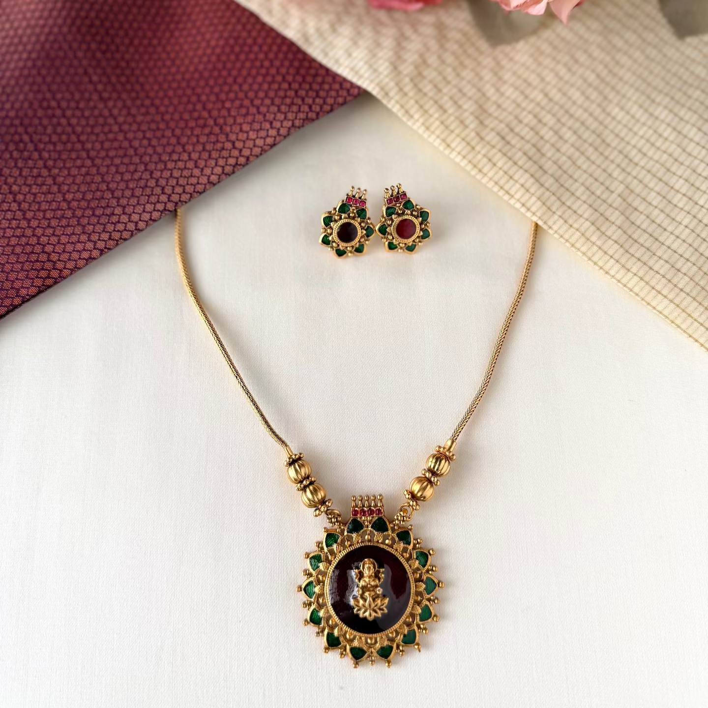 Thamara Poo Lakshmi Pendant Set