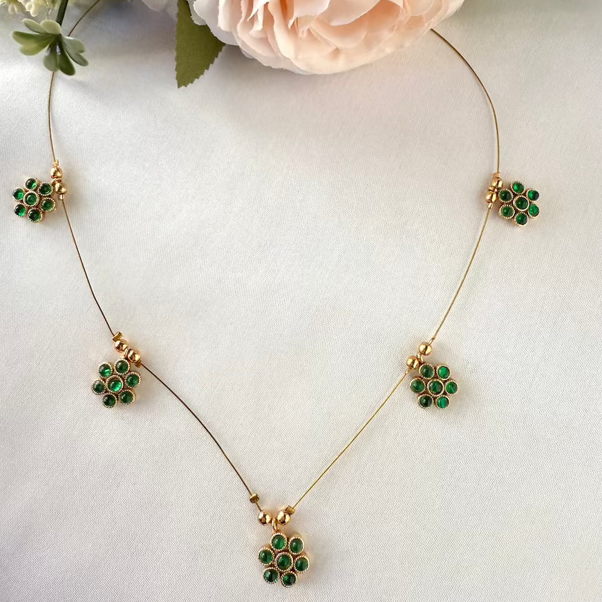 Five-Bloom Invisible Chain